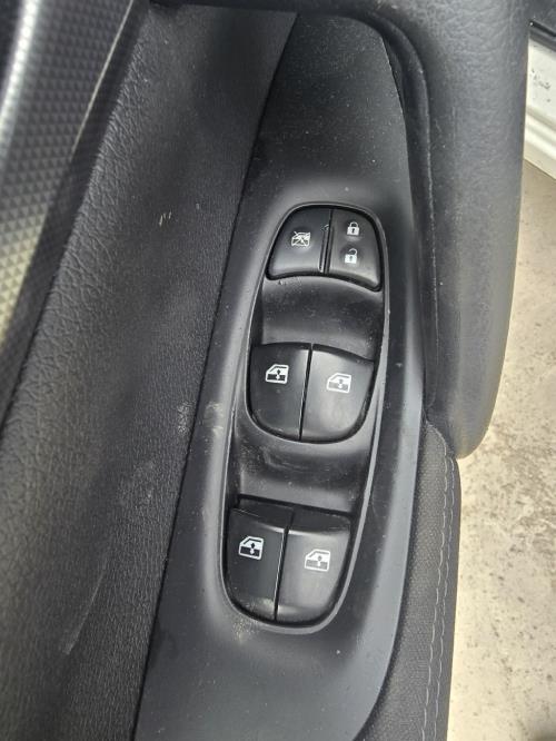 Interrupteur de leve vitre avant gauche NISSAN QASHQAI 2 PHASE 2 Essence